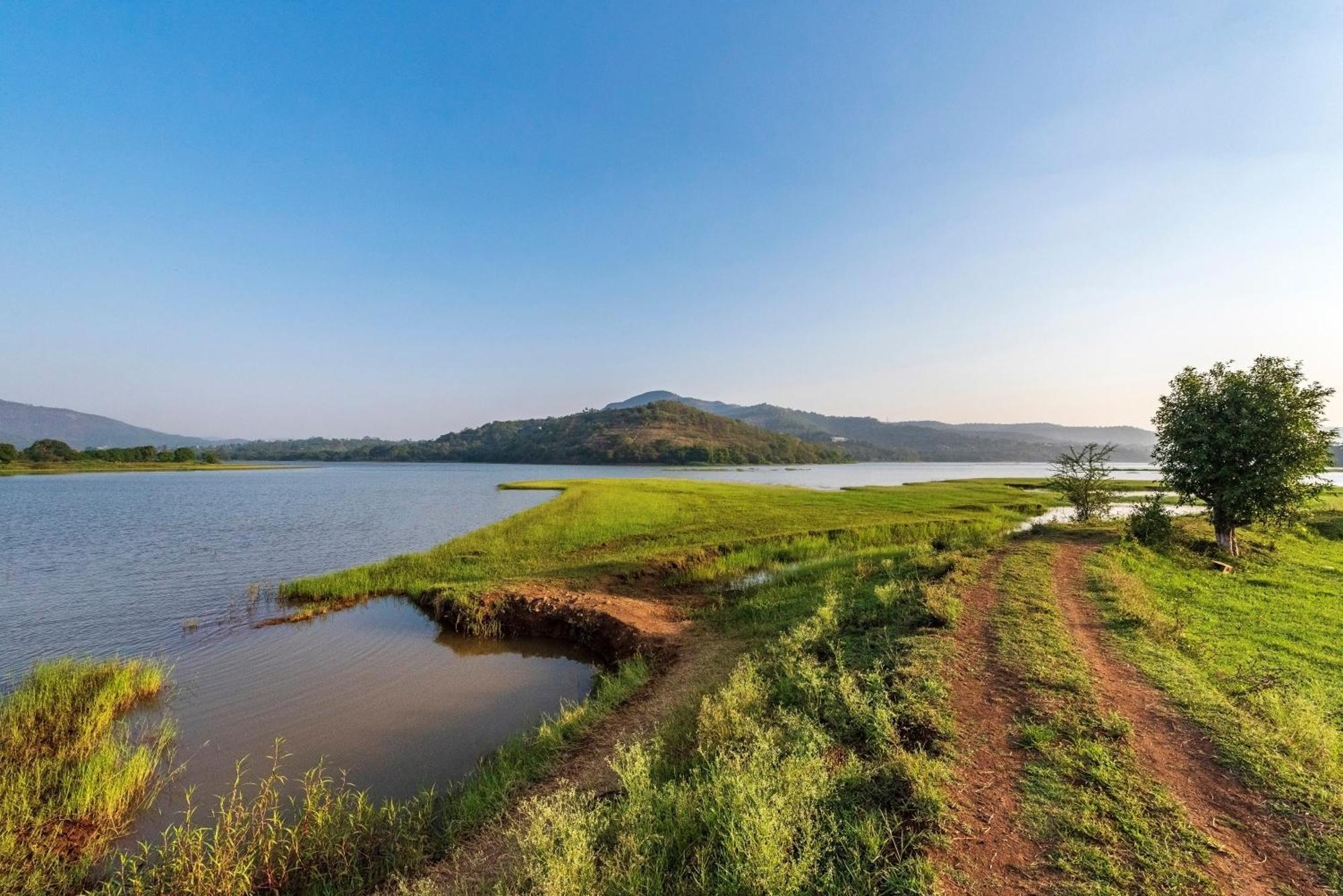 Saffronstays Lakeview Nivara - Farm Stay Villa With Private Pool Near Púna Exteriér fotografie