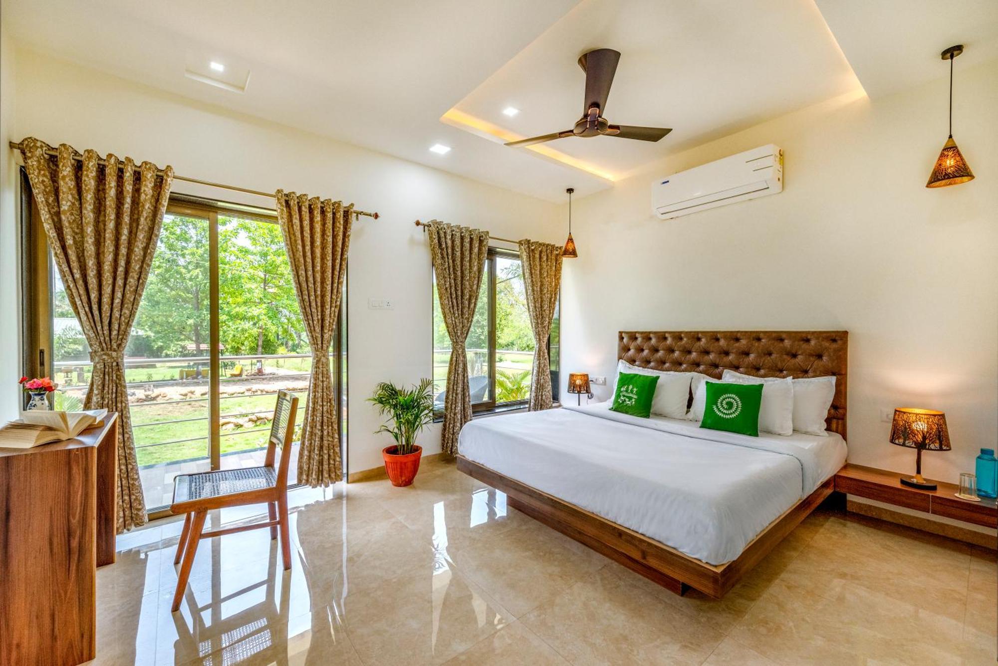 Saffronstays Lakeview Nivara - Farm Stay Villa With Private Pool Near Púna Exteriér fotografie