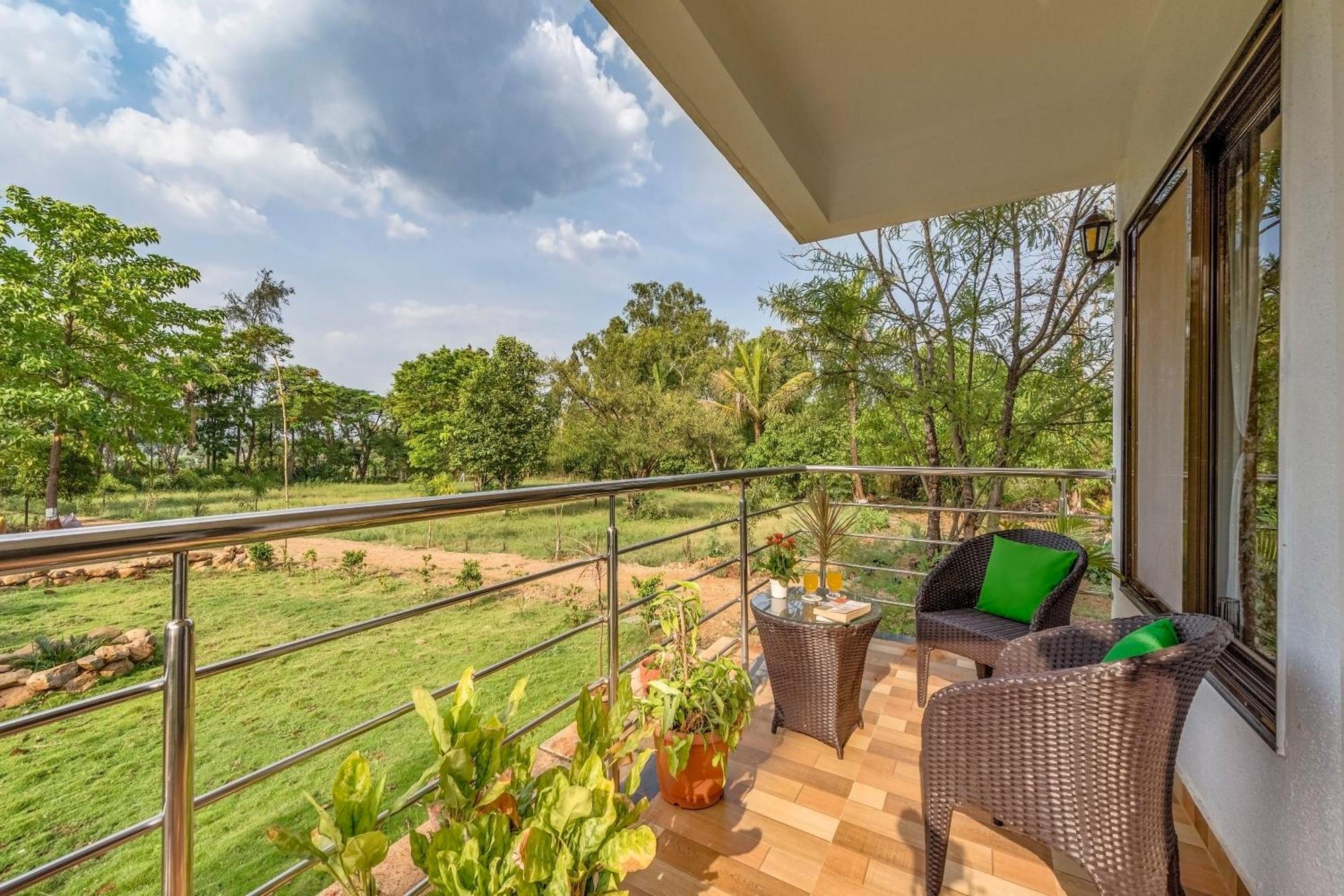 Saffronstays Lakeview Nivara - Farm Stay Villa With Private Pool Near Púna Exteriér fotografie