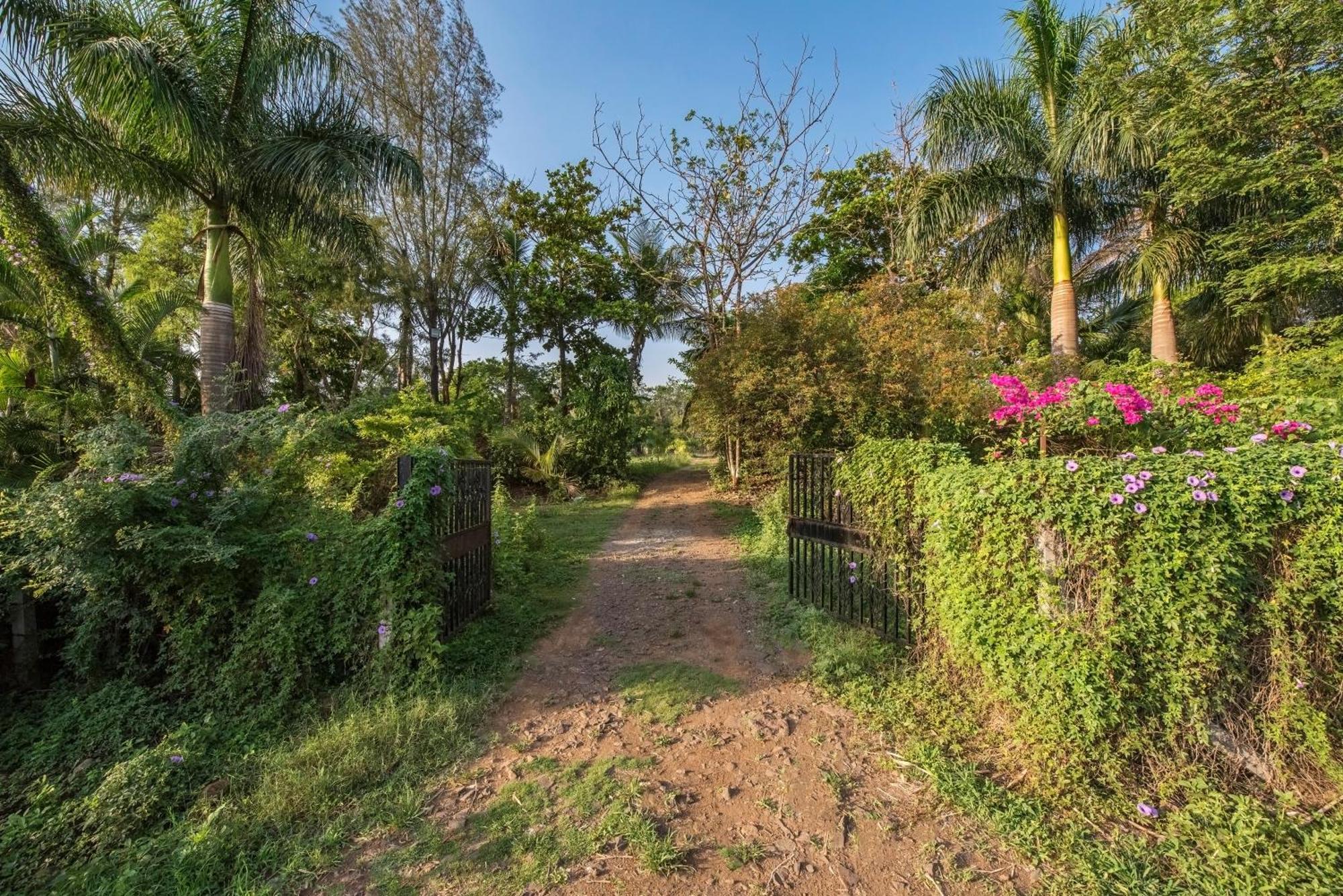 Saffronstays Lakeview Nivara - Farm Stay Villa With Private Pool Near Púna Exteriér fotografie